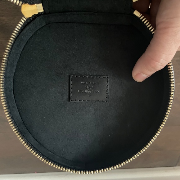 EMT 2300 100% Authentic Loius Vuitton Cannes Handbag - Picture 8 of 9